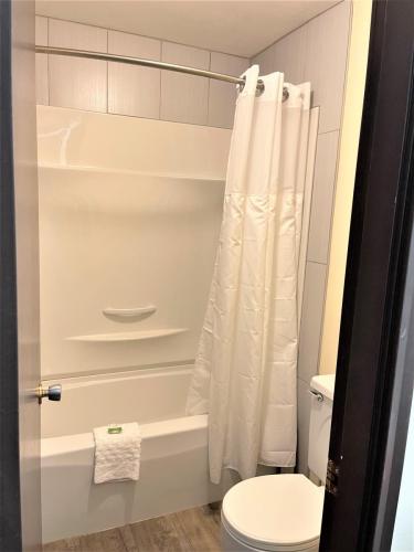 Room-236-Shower